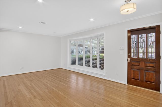 10329 Lake Gardens Drive, Dallas, TX 75218