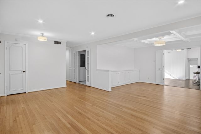 10329 Lake Gardens Drive, Dallas, TX 75218