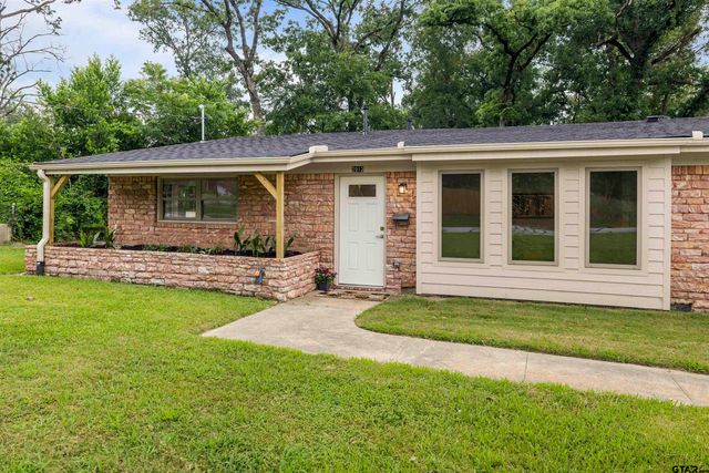 2913 Rollingwood Dr, Tyler, TX 75701