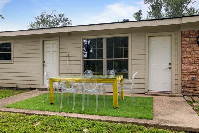 2913 Rollingwood Dr, Tyler, TX 75701