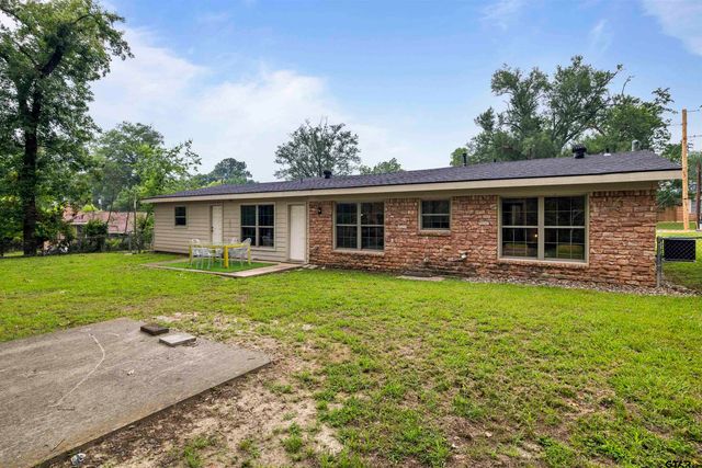 2913 Rollingwood Dr, Tyler, TX 75701