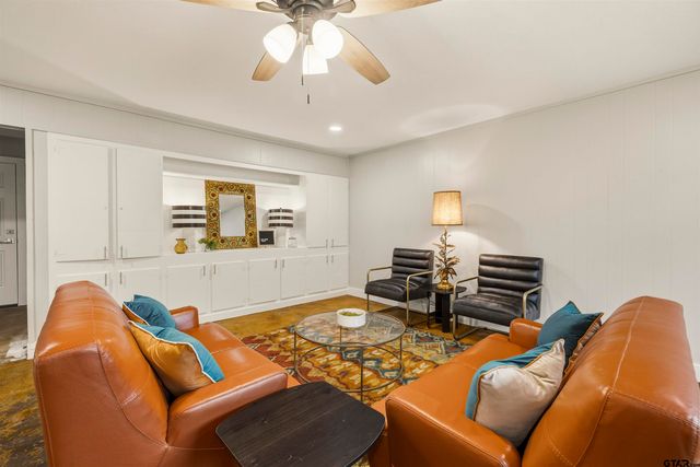 2913 Rollingwood Dr, Tyler, TX 75701