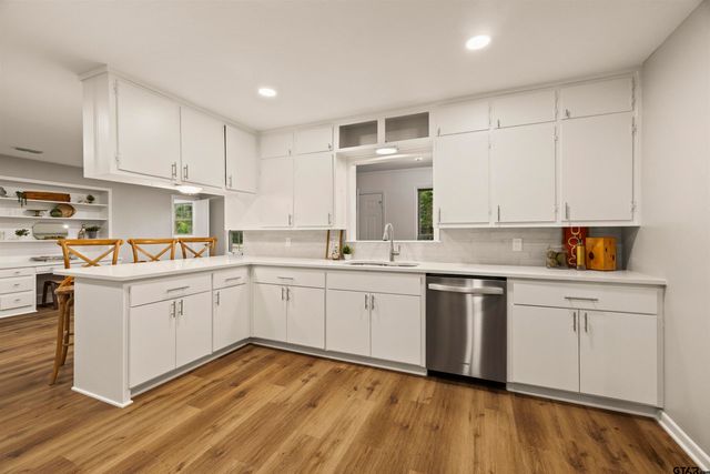 2913 Rollingwood Dr, Tyler, TX 75701