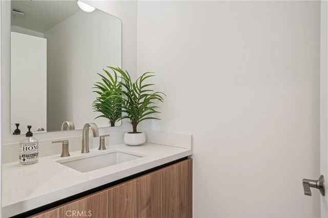 908 N Gage Avenue, Los Angeles, CA 90063