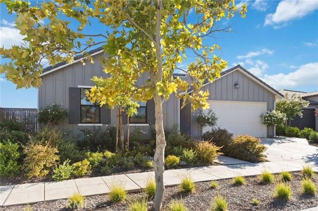 1022 Moonrise, Madera, CA 93636