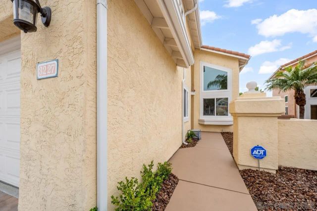 3227 San Tomas Dr, Oceanside, CA 92056