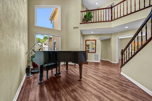 3227 San Tomas Dr, Oceanside, CA 92056