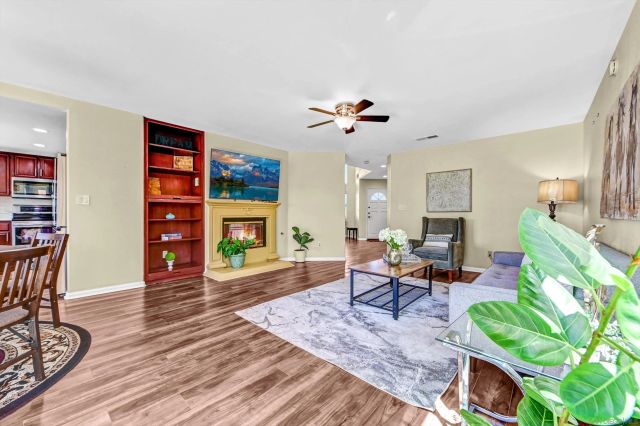 3227 San Tomas Dr, Oceanside, CA 92056