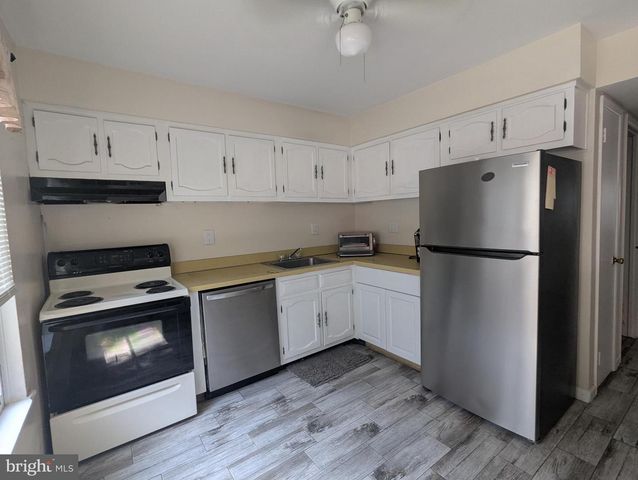 18 DOVER CT, Clementon, NJ 08021