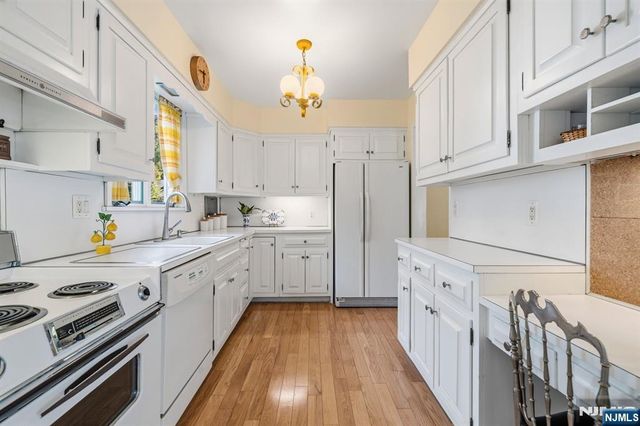 46 Kenmore Place, Glen Rock, NJ 07452