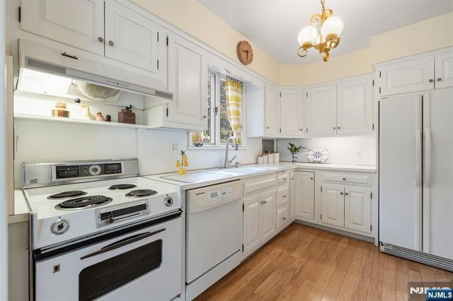 46 Kenmore Place, Glen Rock, NJ 07452