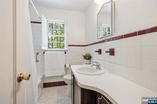 46 Kenmore Place, Glen Rock, NJ 07452