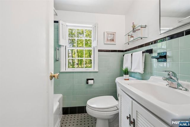 46 Kenmore Place, Glen Rock, NJ 07452