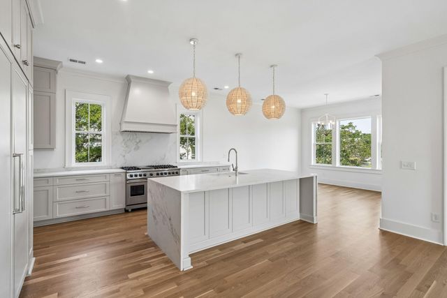 813 Harbour Watch Court, Mount Pleasant, SC 29464