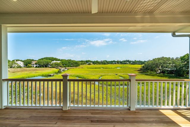813 Harbour Watch Court, Mount Pleasant, SC 29464