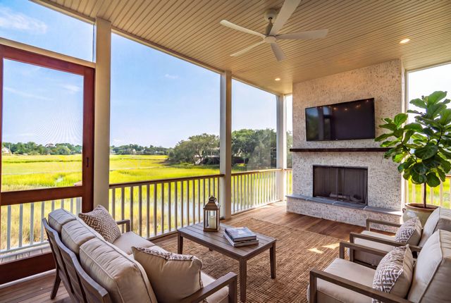 813 Harbour Watch Court, Mount Pleasant, SC 29464