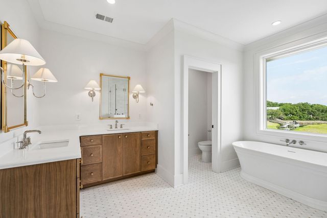 813 Harbour Watch Court, Mount Pleasant, SC 29464