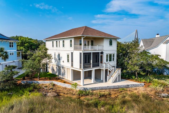 813 Harbour Watch Court, Mount Pleasant, SC 29464