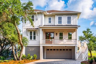 813 Harbour Watch Court, Mount Pleasant, SC 29464