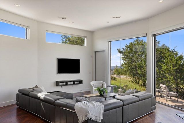 360 Stacey Ann CV, Dripping Springs, TX 78620