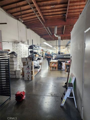 3635 S San Pedro Street, Los Angeles, CA 90011