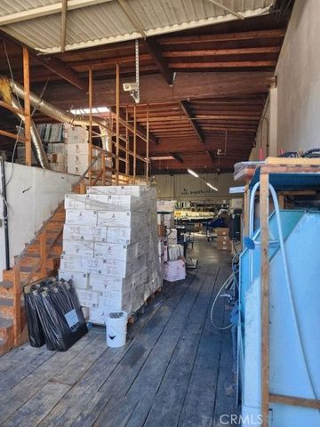3635 S San Pedro Street, Los Angeles, CA 90011