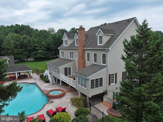 11 WALTERS WAY, Pasadena, MD 21122