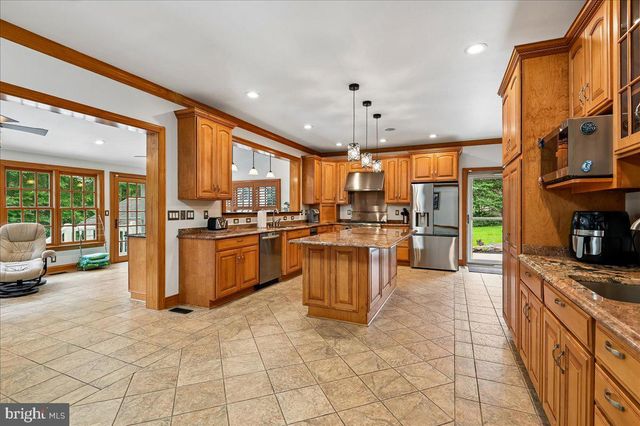 11 WALTERS WAY, Pasadena, MD 21122