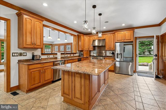 11 WALTERS WAY, Pasadena, MD 21122