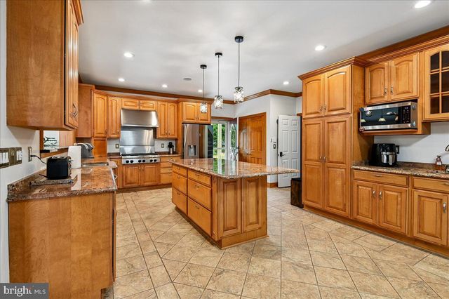 11 WALTERS WAY, Pasadena, MD 21122