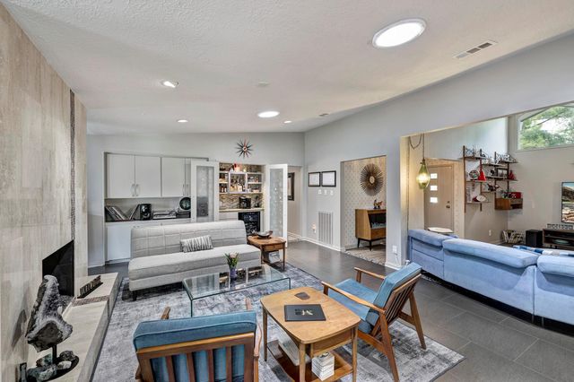 2750 Fontana Drive, Houston, TX 77043