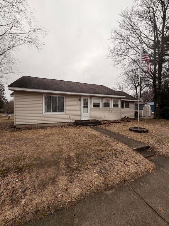 156 S Stearns Street, Barryton, MI 49305