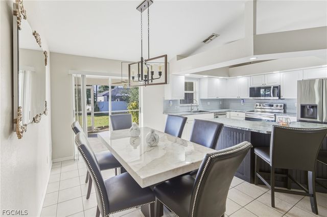 1204 NE 10th TER, Cape Coral, FL 33909