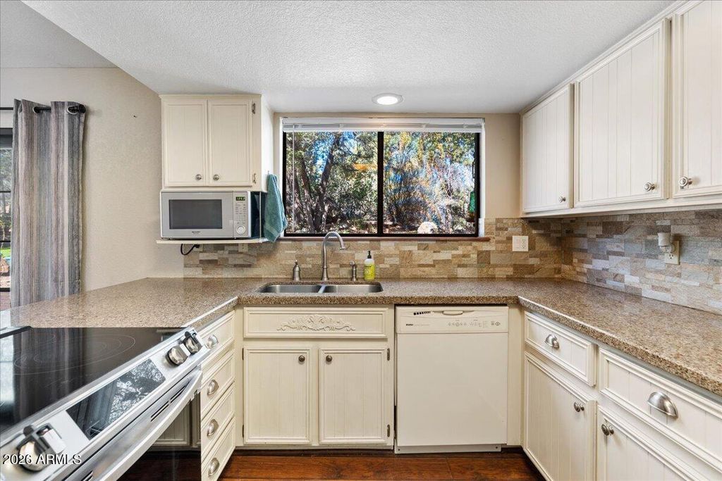 Image 13 of property listing at 1786 ROLLING HILLS Drive, Prescott, AZ 86303