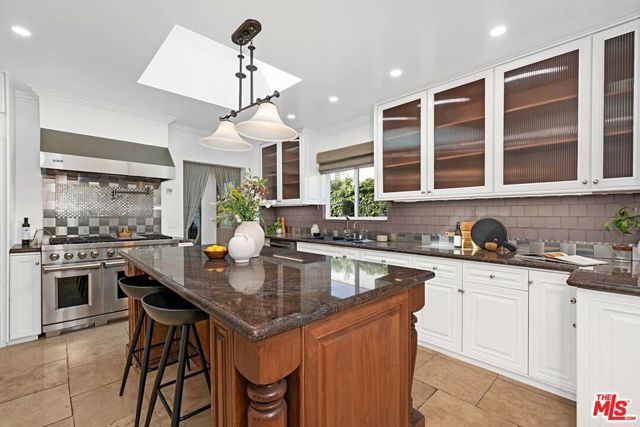 1173 S Point View Street, Los Angeles, CA 90035