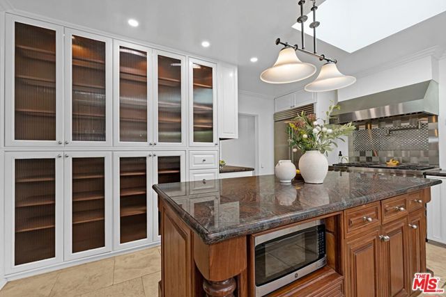 1173 S Point View Street, Los Angeles, CA 90035