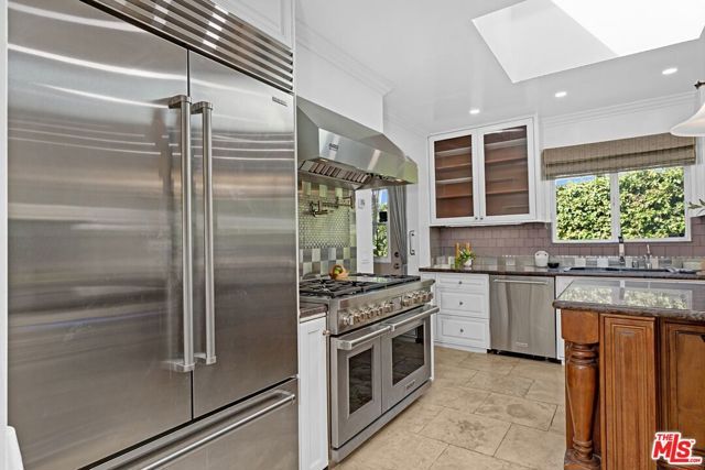 1173 S Point View Street, Los Angeles, CA 90035
