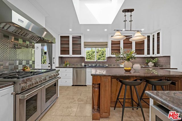 1173 S Point View Street, Los Angeles, CA 90035