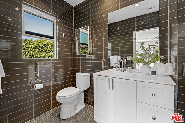 1173 S Point View Street, Los Angeles, CA 90035
