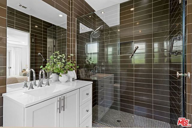 1173 S Point View Street, Los Angeles, CA 90035