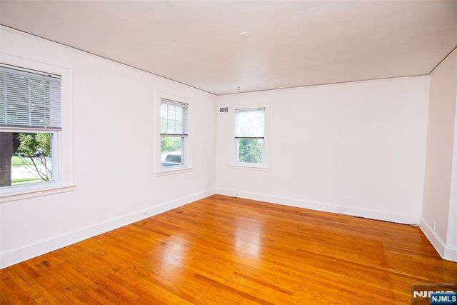 16 Wolcott Road, Dumont, NJ 07628