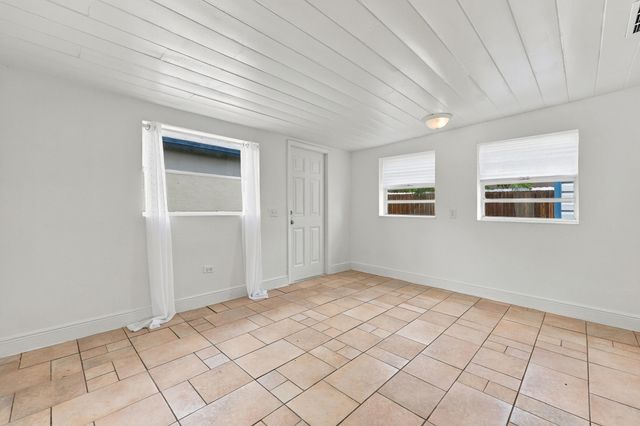 120 Pleasant Place 2, Palm Springs, FL 33461