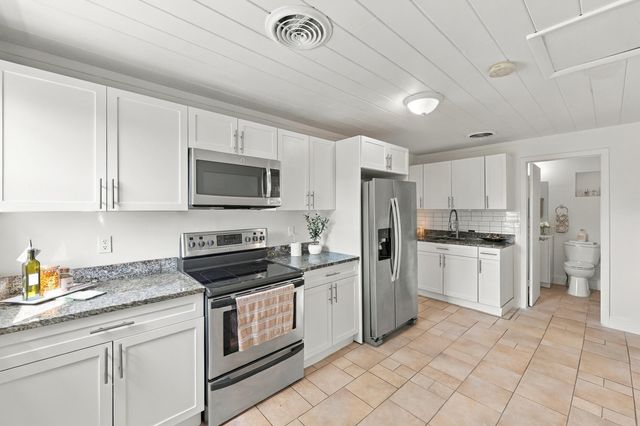 120 Pleasant Place 2, Palm Springs, FL 33461