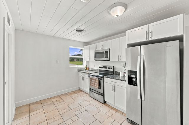 120 Pleasant Place 2, Palm Springs, FL 33461