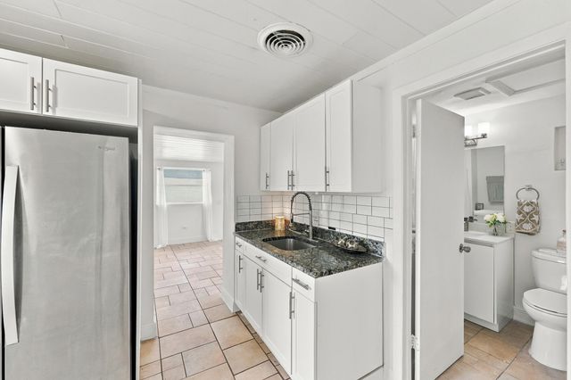 120 Pleasant Place 2, Palm Springs, FL 33461