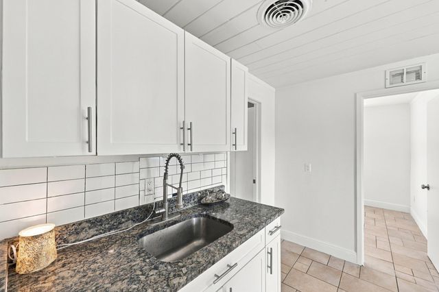 120 Pleasant Place 2, Palm Springs, FL 33461