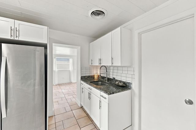 120 Pleasant Place 2, Palm Springs, FL 33461