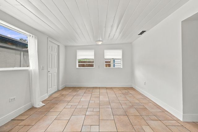 120 Pleasant Place 2, Palm Springs, FL 33461
