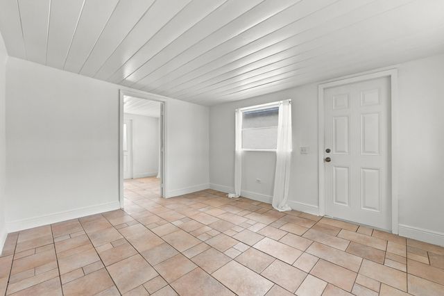 120 Pleasant Place 2, Palm Springs, FL 33461