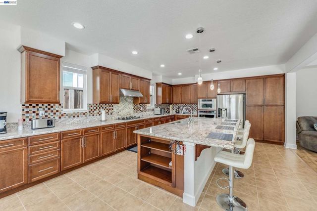 2904 Hanauma Bay Dr., Pittsburg, CA 94565